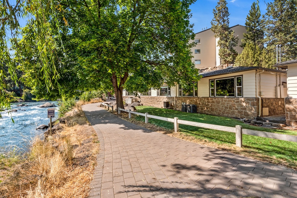 Bend Riverside Inn & Suites - photo 396