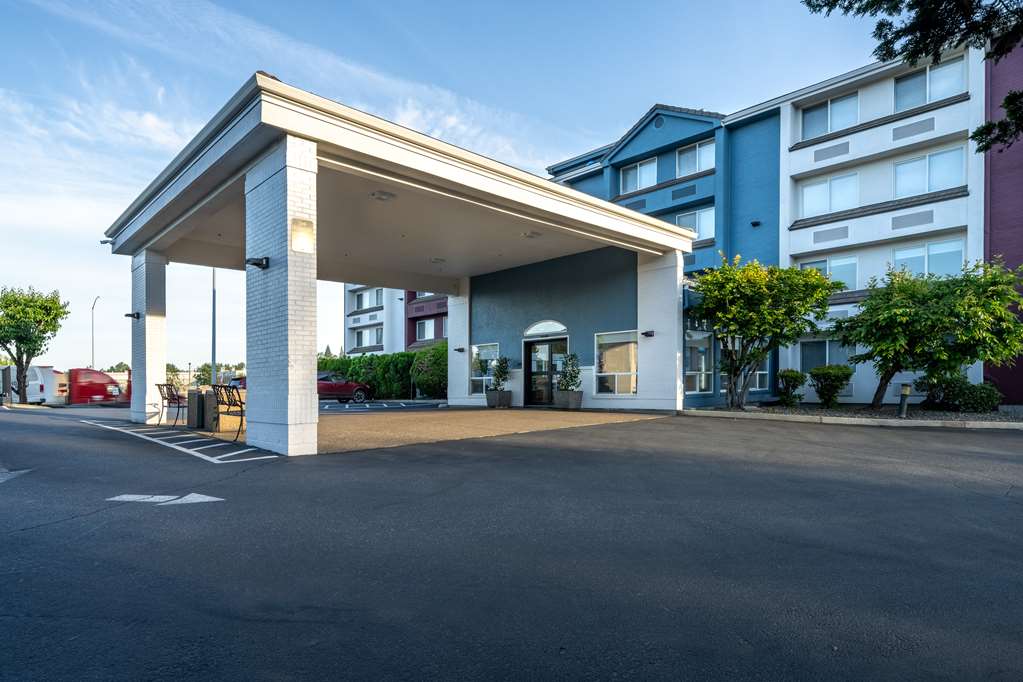 Best Western Lake Oswego Portland Hotel & Suites - photo 109
