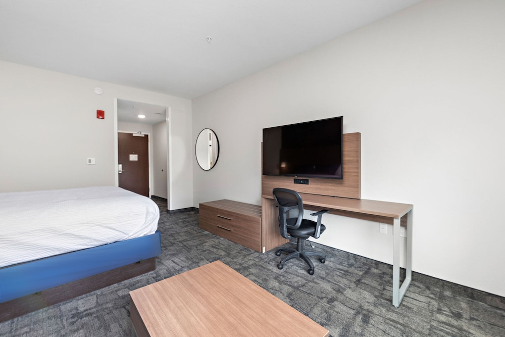 Holiday Inn Exp Parkville - photo 20
