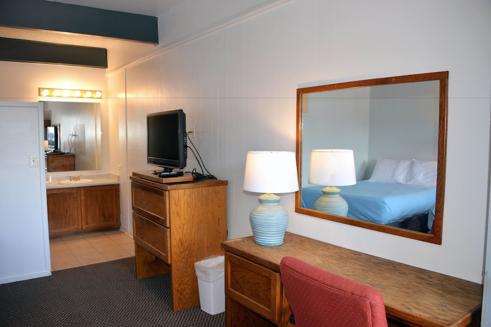The Oakwood Inn - photo 13