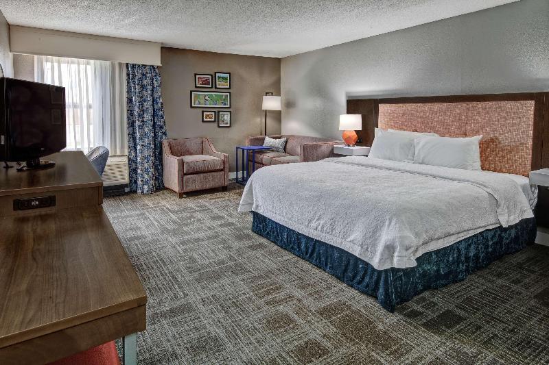 Hampton Inn Tullahoma - photo 16