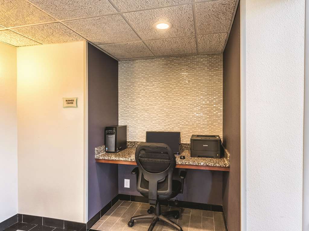 La Quinta Inn & Suites by Wyndham Colorado Springs North - photo 37