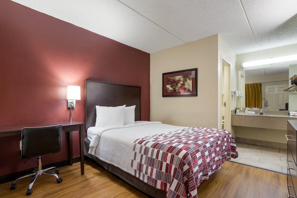 Red Roof Inn Shelbyville - photo 6