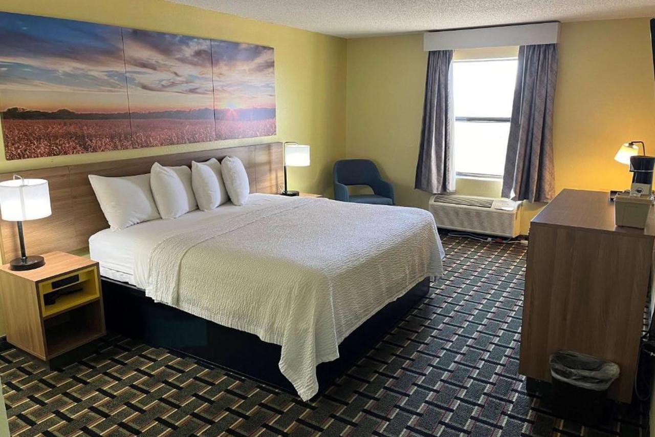 Days Inn by Wyndham Park City Kansas - photo 15