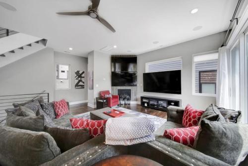 City Views Walking Distance to Panthers Stadium in Charlotte, United States