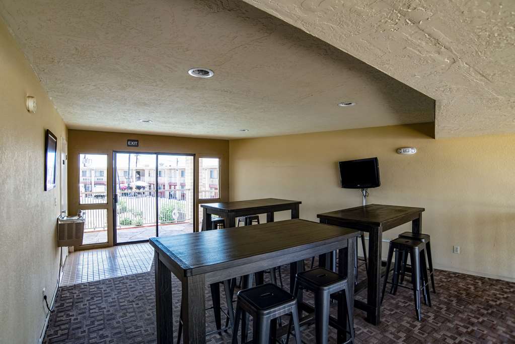 Quality Inn & Suites Phoenix NW Sun City - photo 8