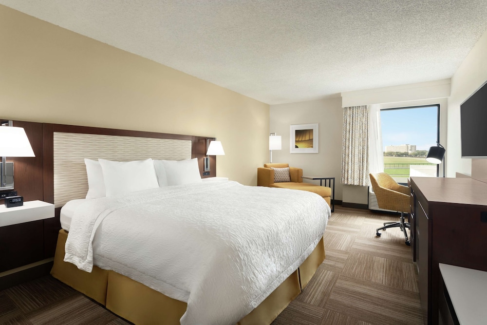 Hampton Inn Houston Hobby Airport - photo 3