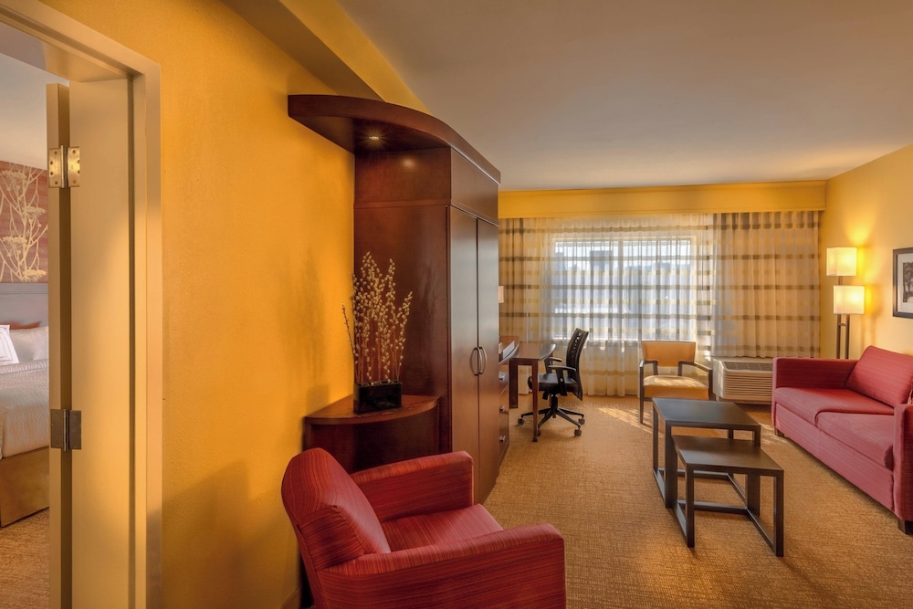 Courtyard by Marriott Charleston Downtown Civic Center - photo 15