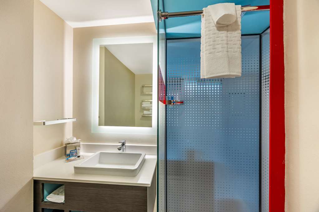 Vīb Best Western Springfield - photo 46