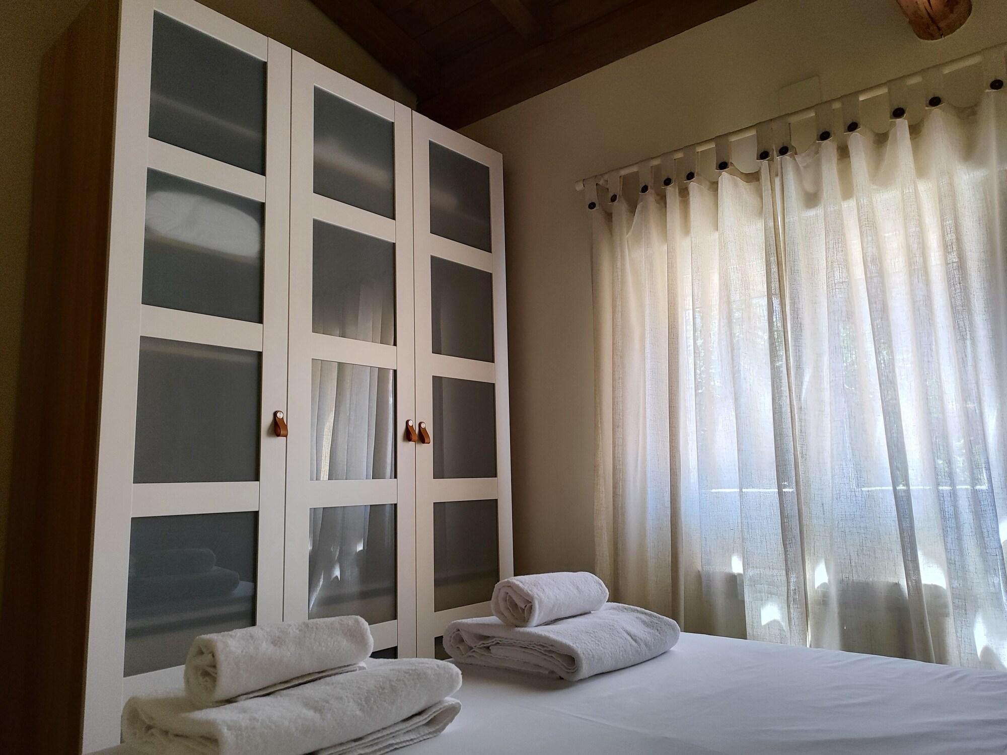 La Casita de Ra — 4-Star Luxury Hotel in Castillo De Bayuela, Spain