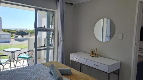 Breezy Sunny Apartment