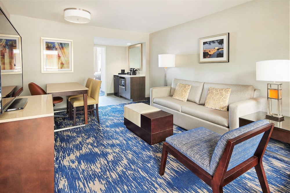 Embassy Suites by Hilton Alexandria Old Town - photo 19