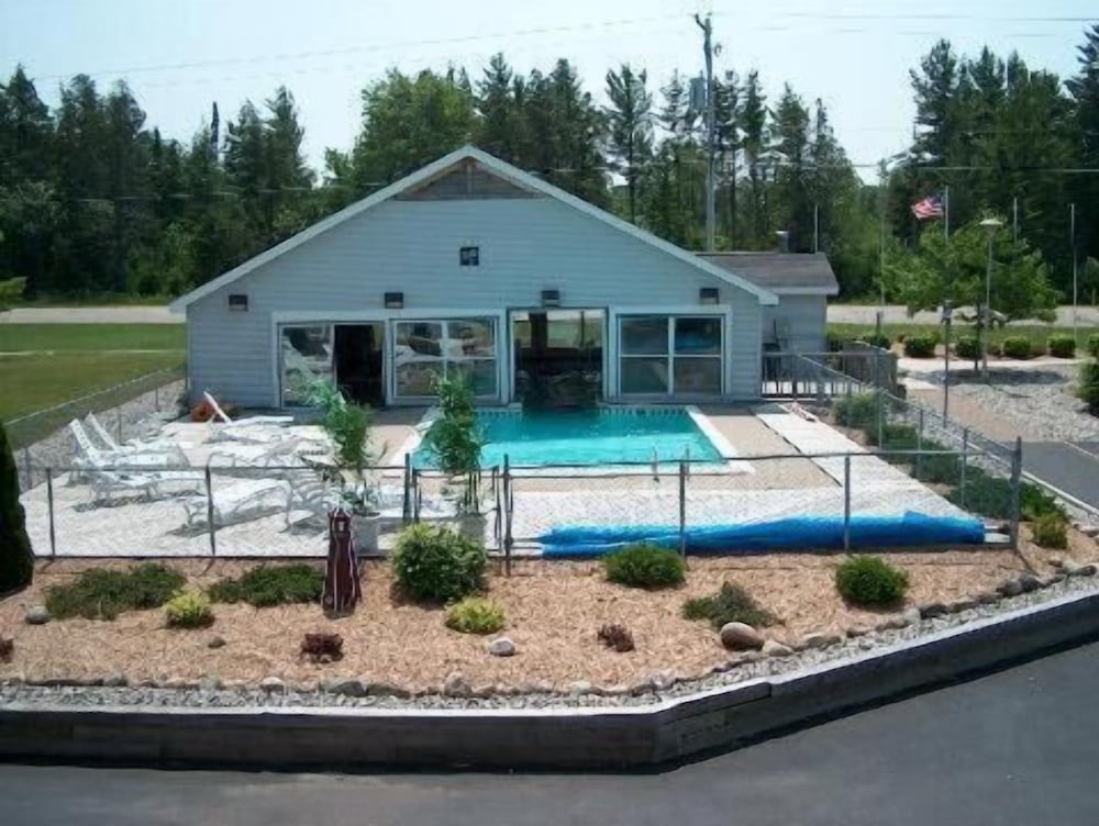 Bell's Melody Motel - photo 16