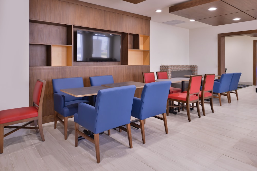 Holiday Inn Express Hotel & Suites Mesquite by IHG - photo 32