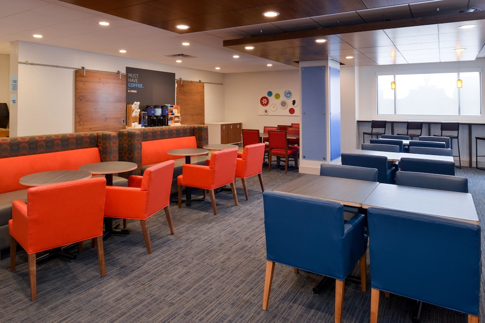 Holiday Inn Express & Suites Indianapolis Dtn Conv Ctr Area by IHG - photo 62