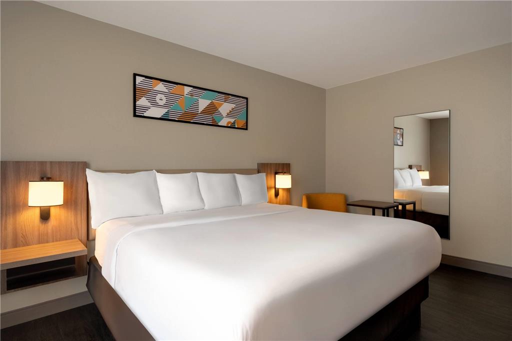 La Quinta Inn & Suites by Wyndham Montgomery - photo 23