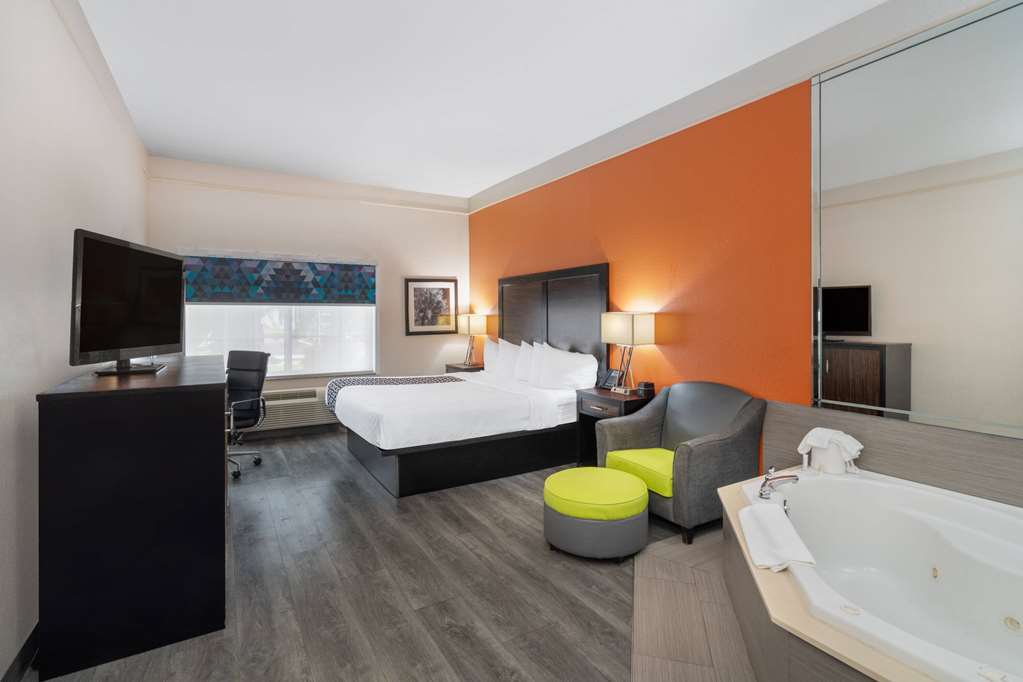 La Quinta Inn & Suites by Wyndham Prattville - photo 44