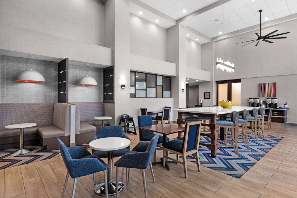 Hampton Inn & Suites Pensacola I 10 N at Univ. Town Plaza - photo 32