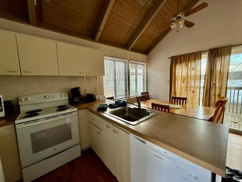 Eagle Village Resort - photo 11
