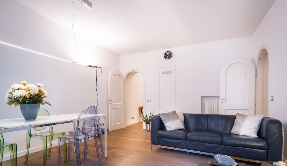 Como Design Apartment — 4-Star Luxury Hotel in Como, Italy