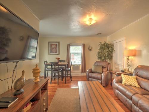 1st Base Apt 2 All Star Baseball Rentals — 4-Star Luxury Hotel in Oneonta, United States