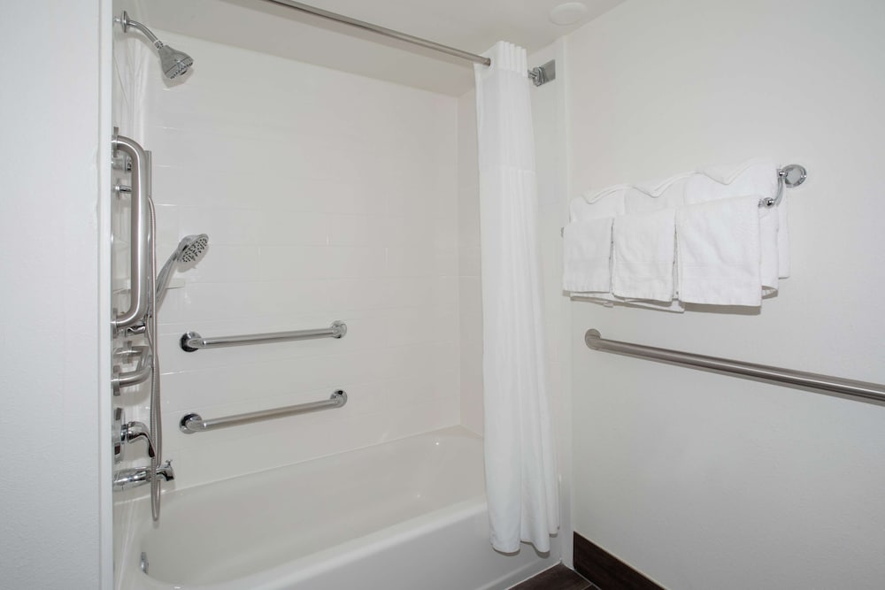 Hampton Inn & Suites Kansas City Merriam - photo 35