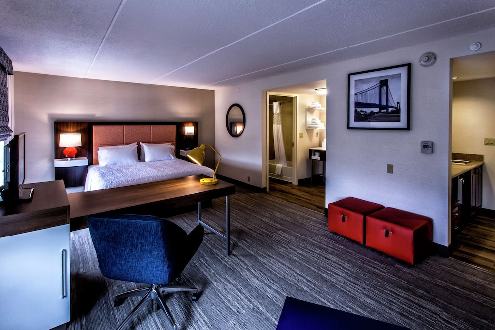 Hampton Inn & Suites Staten Island - photo 11