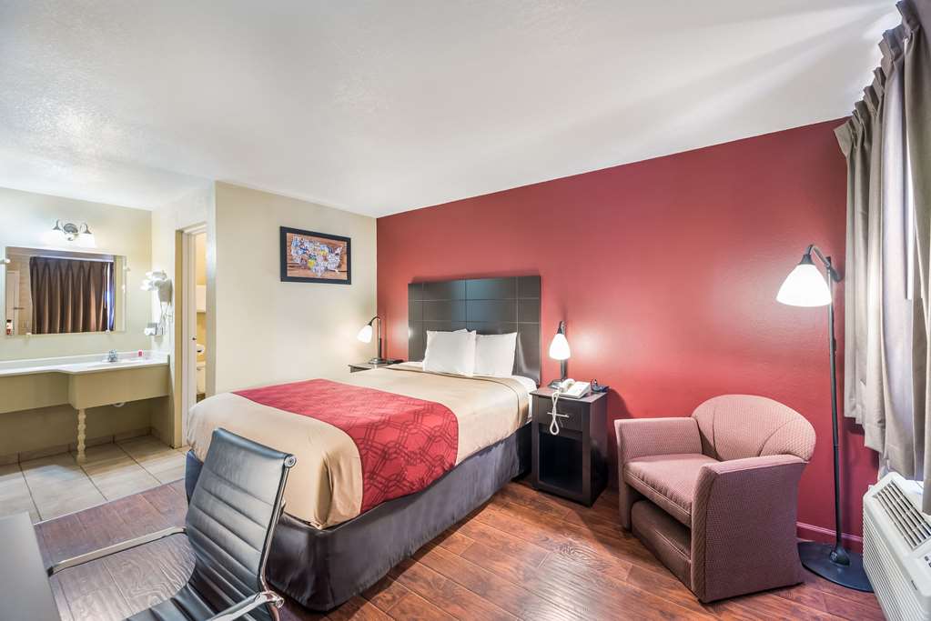 Econo Lodge I 40 exit 286 Holbrook - photo 10