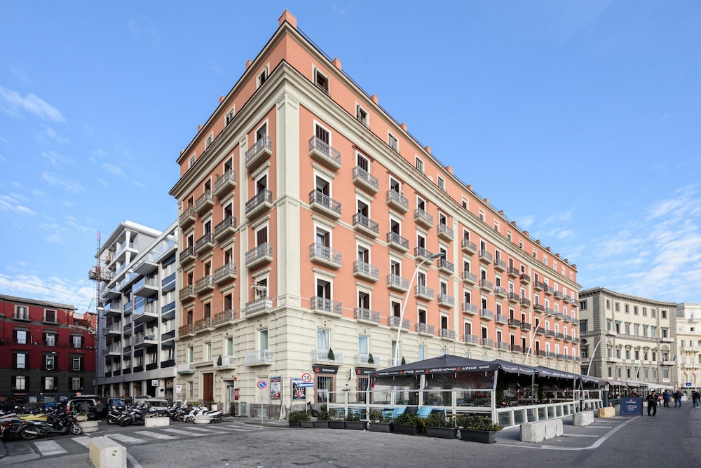 Via Niccolo Tommaseo 4 Appartamento 1 — 4-Star Luxury Hotel in Naples, Italy