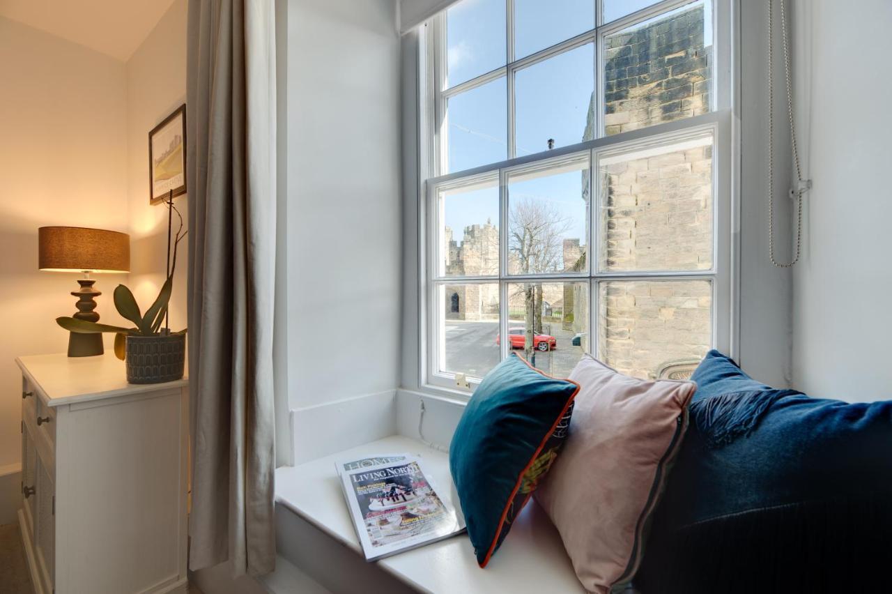 Lionsgate View luxury apartment opposite Alnwick Castle — 4-Star Luxury Hotel in Alnwick, United Kingdom