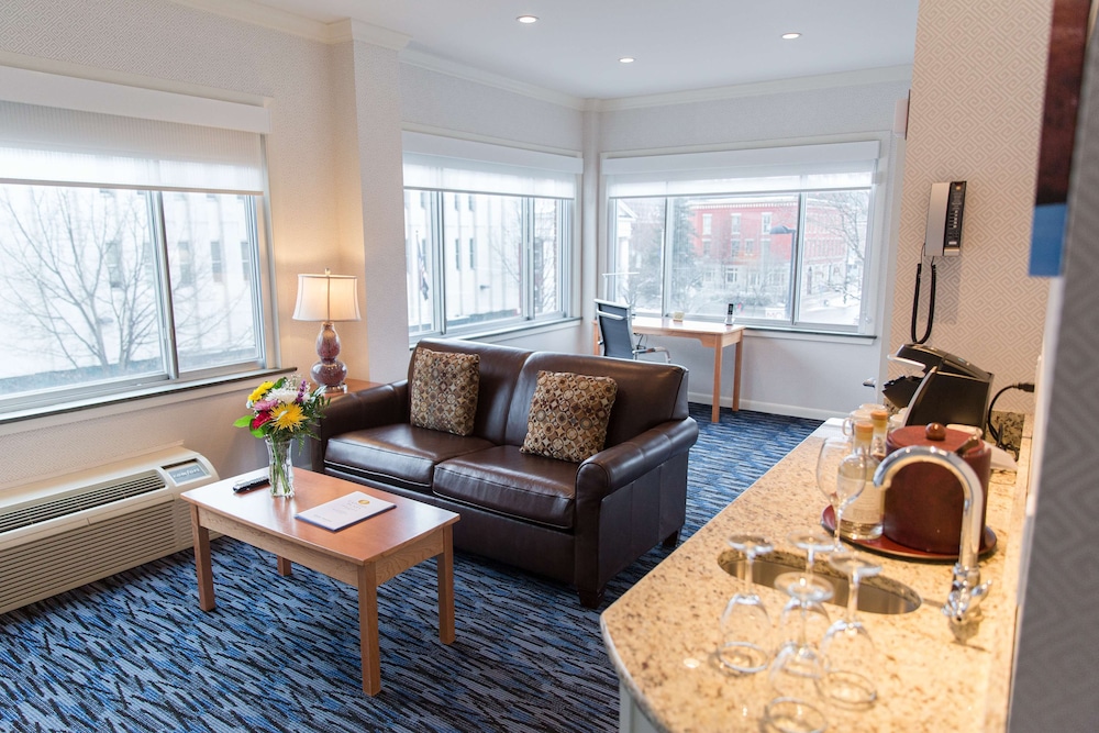 Capitol Plaza Hotel Montpelier Tapestry Collection by Hilton - photo 21