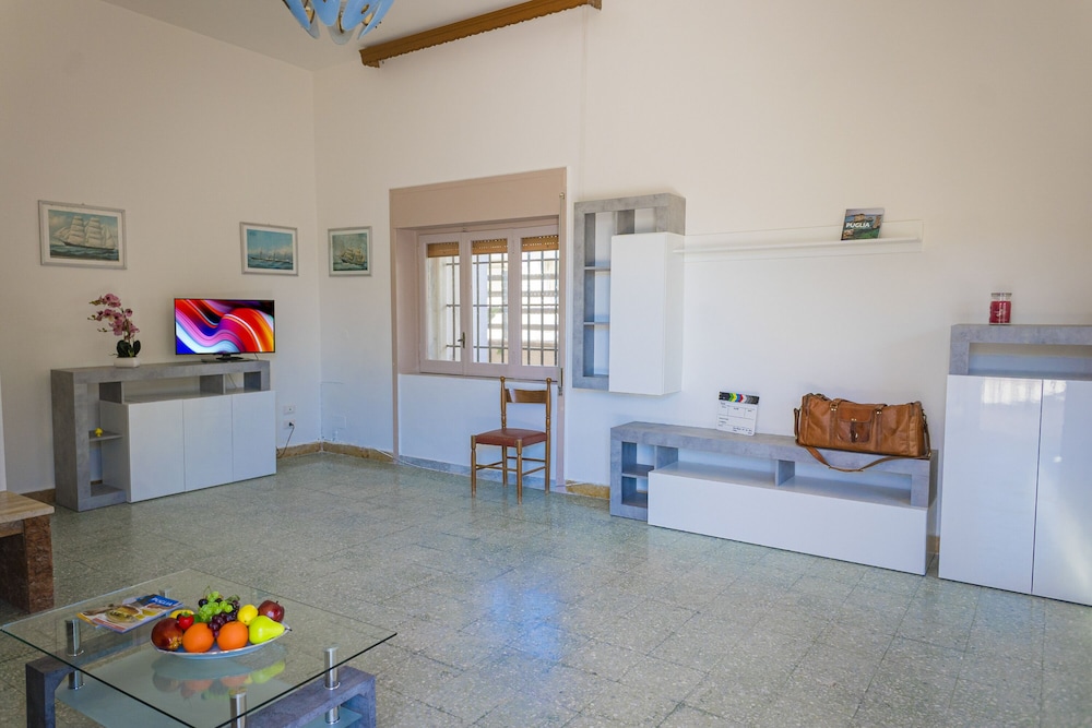 Villetta Rosa With Garden Near The Sea in Melendugno, Italy