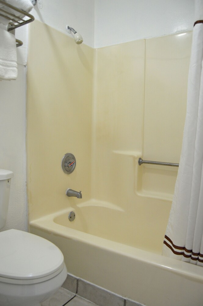 Destin Inn and Suites - photo 17