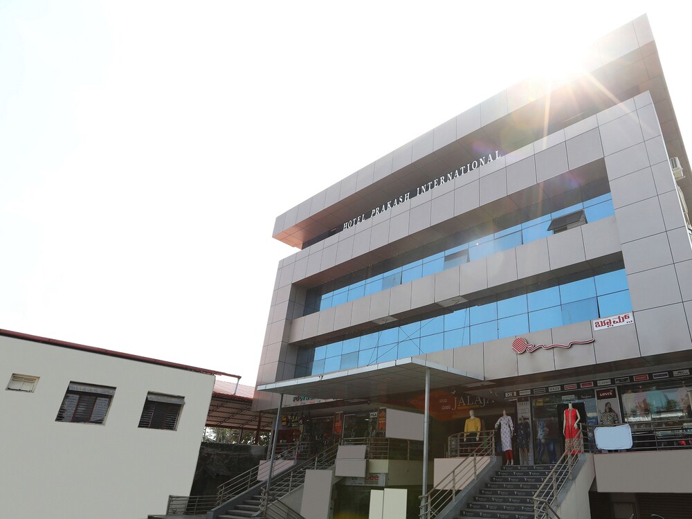 OYO 26603 Hotel Prakash International — hotel in Virarajendrapet