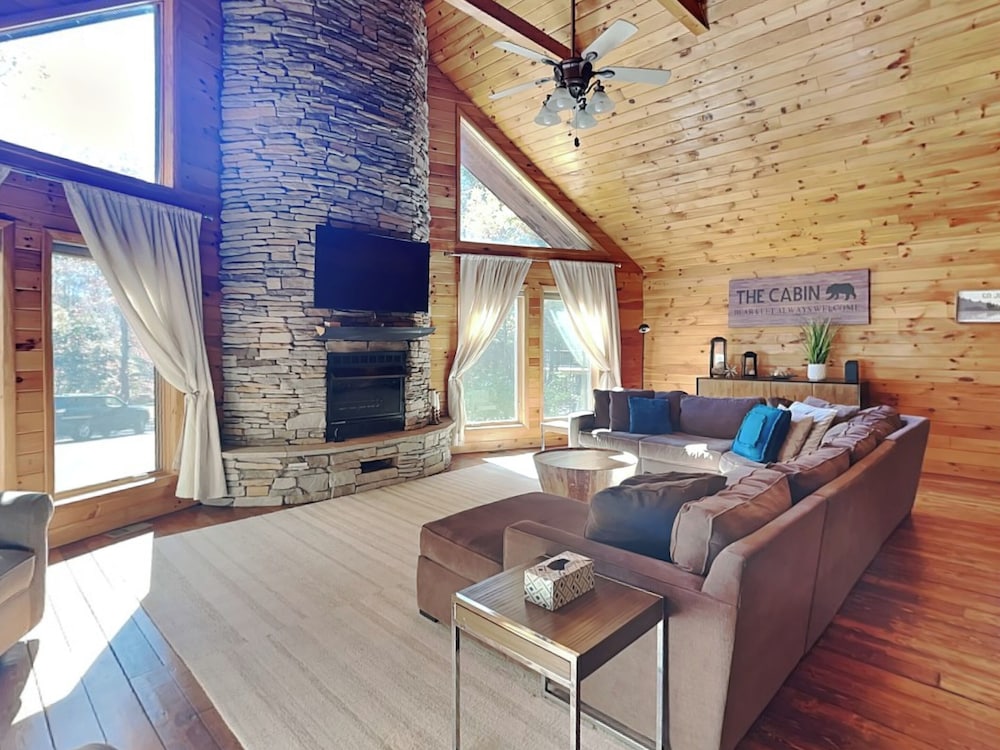 Bearly Beehaven by Taylor Made Deep Creek in Mchenry, United States