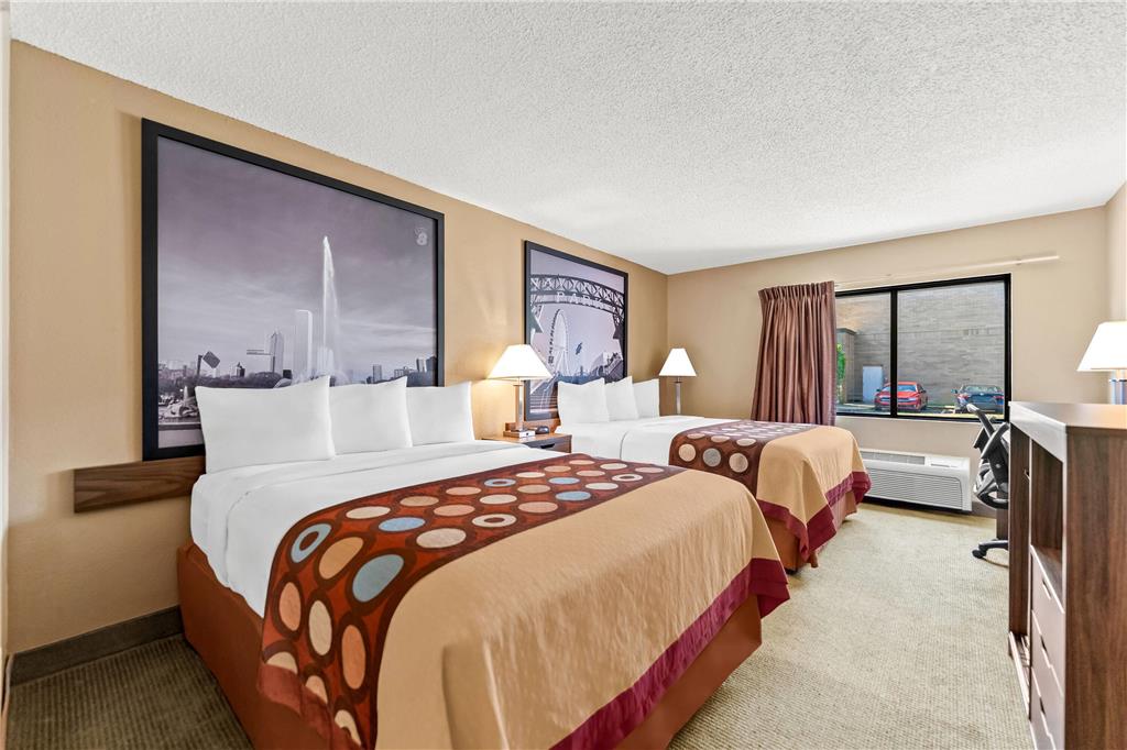 Super 8 by Wyndham Elgin - photo 17
