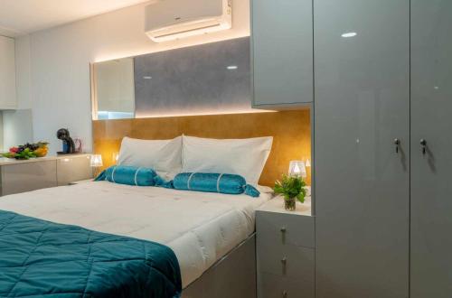 Porto 24 Novíssímo Estudio Cedofeita AC Olive — 4-Star Luxury Hotel in Porto, Portugal