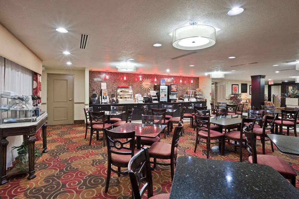 La Quinta Inn & Suites by Wyndham Salina - photo 55