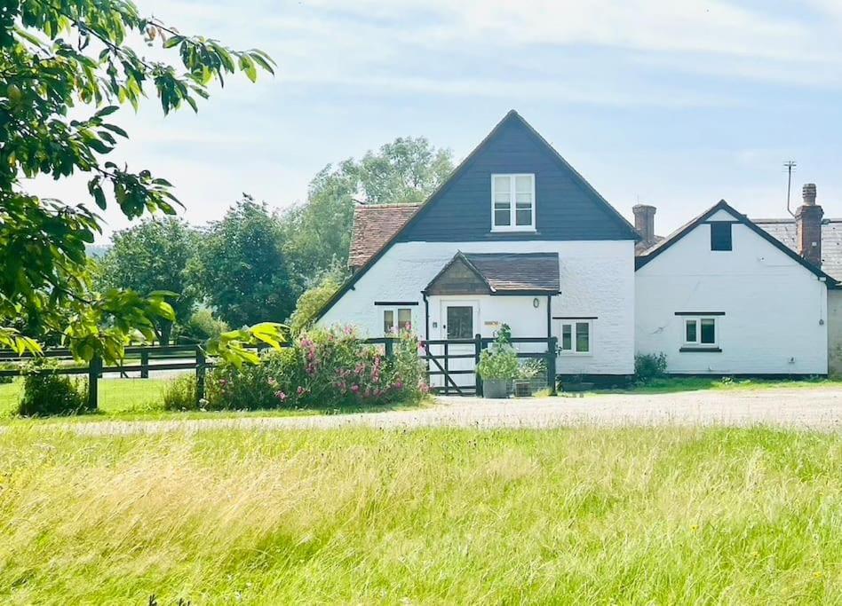 Barn Cottage Westerlands — 4-Star Luxury Hotel in Petworth, United Kingdom