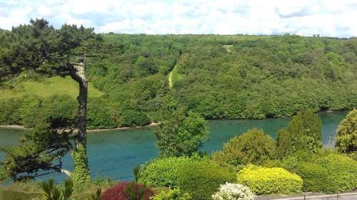 Looe Cornwall couples families quiet location views reliable Wi Fi modern cottage — 4-Star Luxury Hotel in Looe, United Kingdom