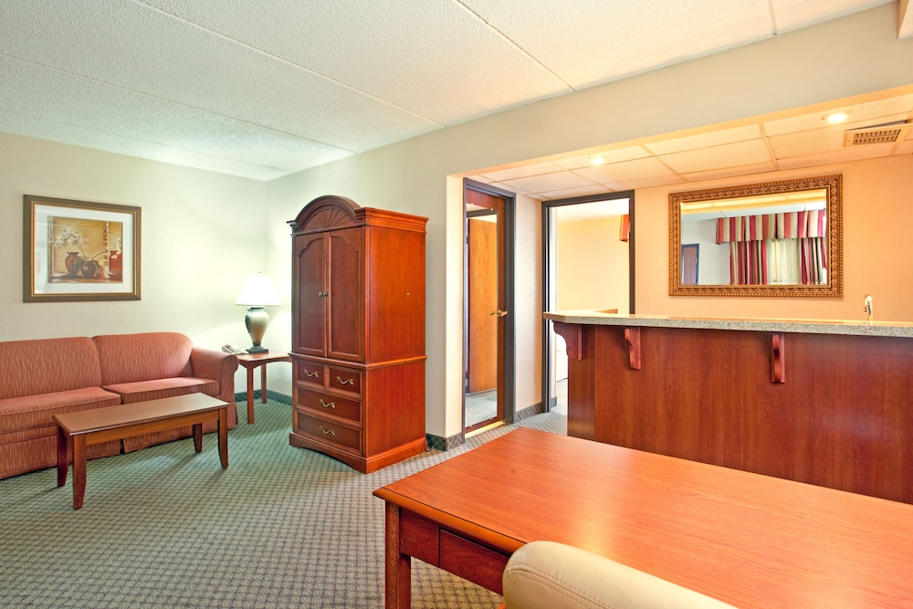 Holiday Inn Express Milwaukee West Medical Center an IHG Hotel - photo 5