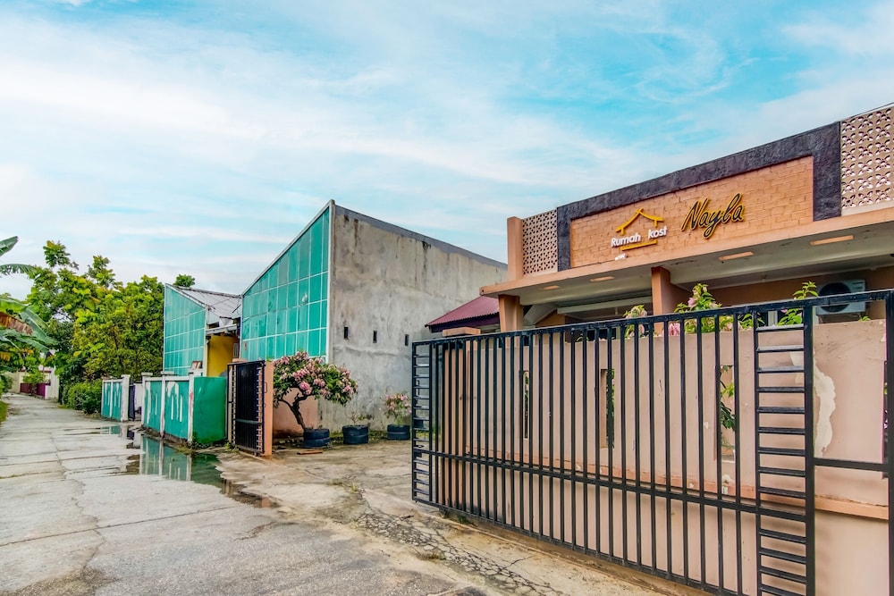 Hotel O Nayla Homestay Syariah Near Koro Koro Panam Karaoke Pool & Cafe in Pekanbaru, Indonesia