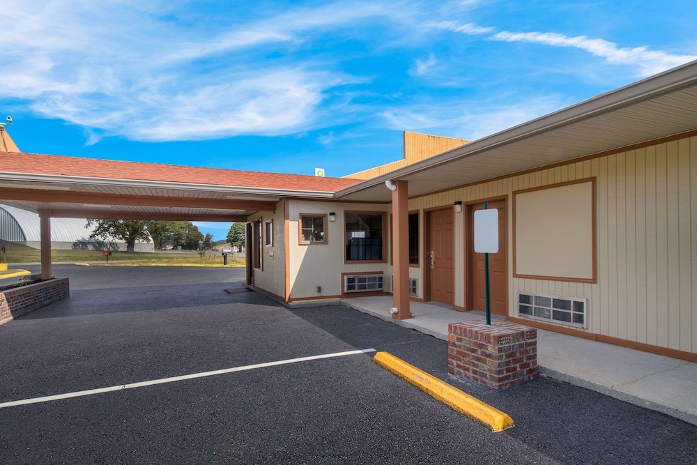 Econo Lodge Cornersville I 65 - photo 29