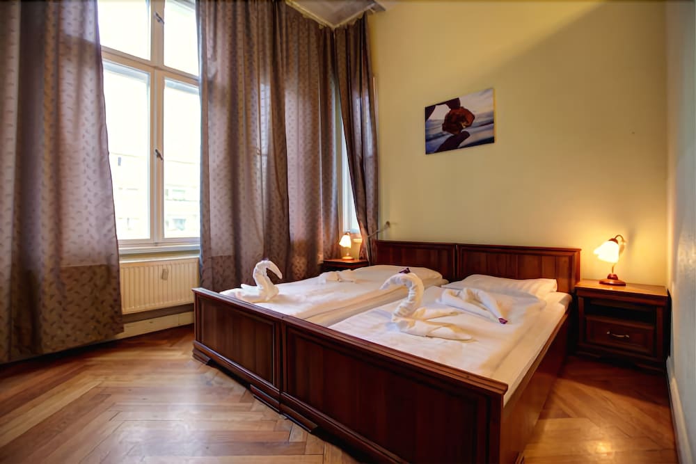 Hotel Pension Bernstein - carbon neutral hotel in Berlin