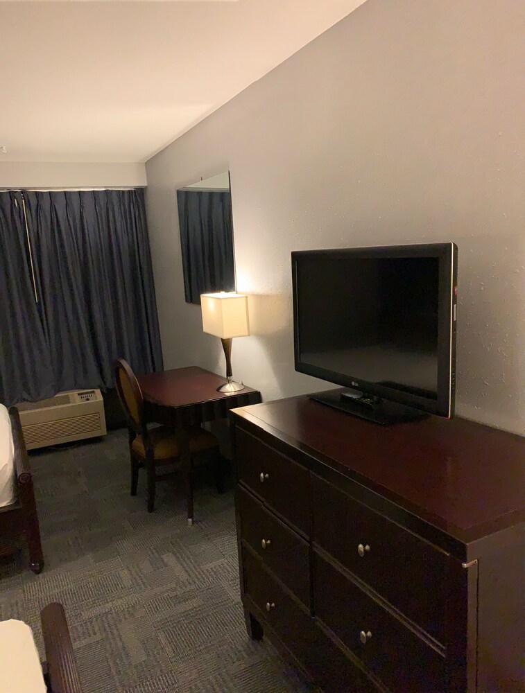 The Metropolitan Hotel - photo 7