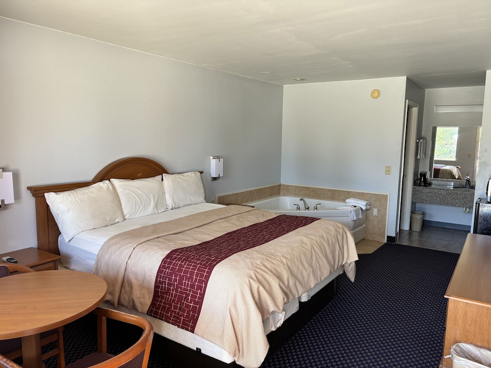 Clairmont Inn - photo 9