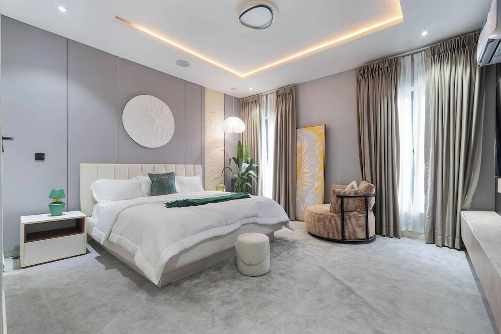 Deluxe Haven Apartment — 5-Star Luxury Hotel in Lagos, Nigeria
