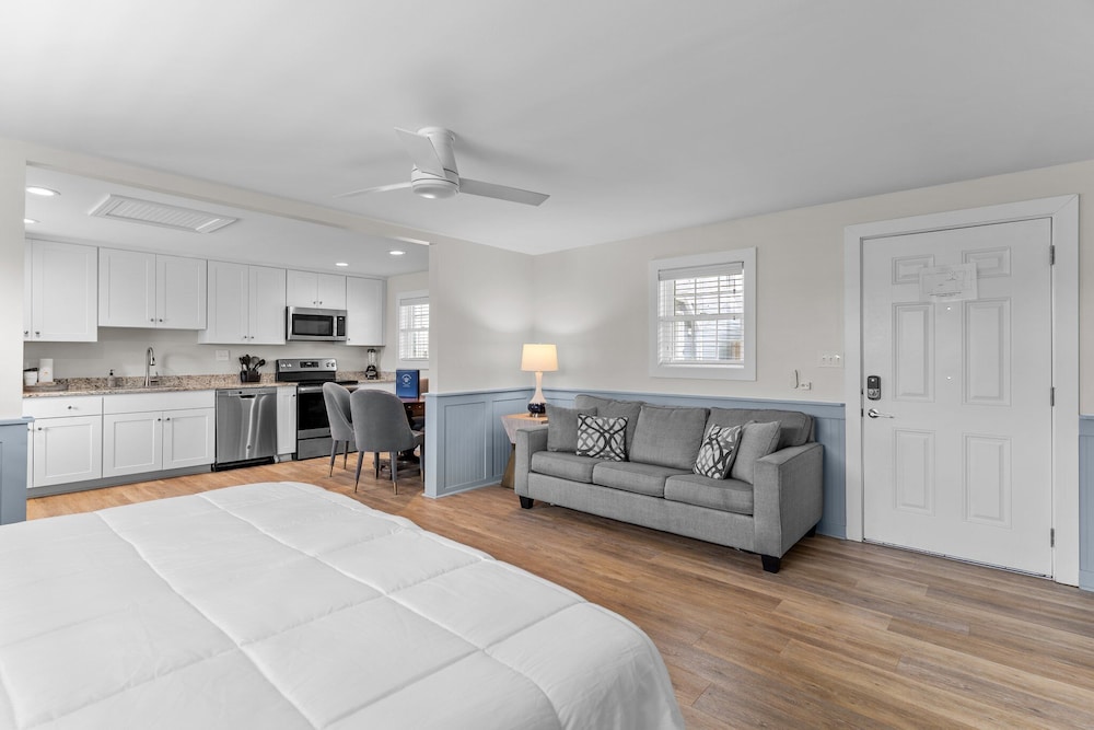 Loggerhead Inn and Suites - photo 40
