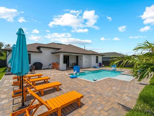 Brand New Contemporary Gem Pool Game Room BBQ — 4-Star Luxury Hotel in Cape Coral, United States