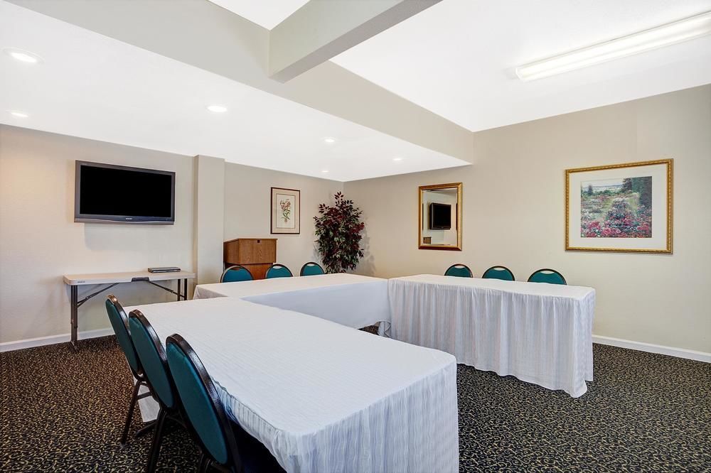 Days Inn Everett - photo 26